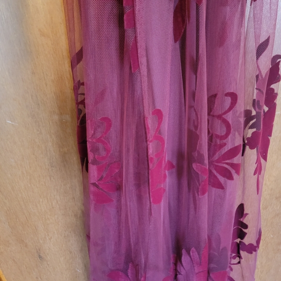 Dark red plunge windsor dress - Picture 4 of 4